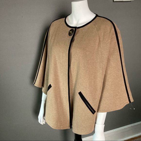 NEW Trina Turk jacket medium cape capelet poncho beige tan - Picture 1 of 11